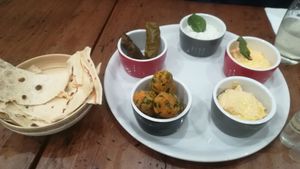 Mezze : delicious at Bulldog Vegan in Paris