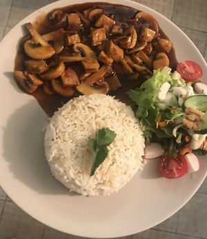 tofu teriyaki excellent and friendly staff
Warm atmosphere and reasonable price at Bulldog Vegan in Paris