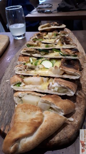 Awesome Pizza Pide at Bulldog Vegan in Paris