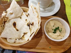 hummus at Bulldog Vegan in Paris