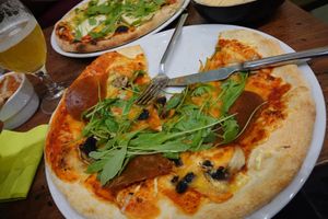 pizza! at Bulldog Vegan in Paris