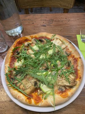 Pizza pita at Bulldog Vegan in Paris
