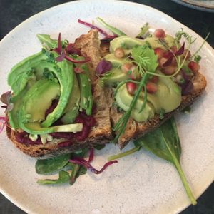 Avo toast at Cotidiano in Lisbon