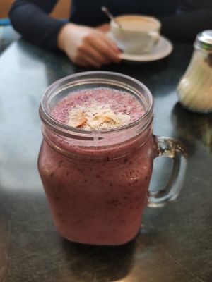 Vegan smoothie at Cotidiano in Lisbon