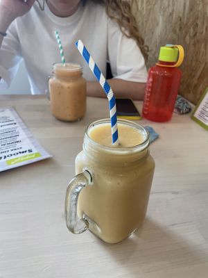 Tropical Twist smoothie  at Papaya in Faro