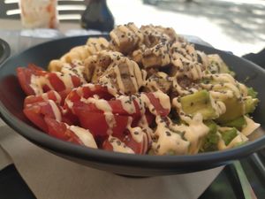 Tomate, aguacate, quinoa, tofu, piña at Poké Lagos in Lagos