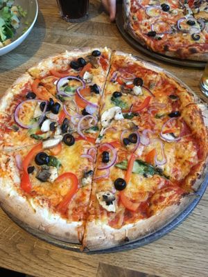 Vegan pizza at Ishusid in Hofn I Hornafirdi