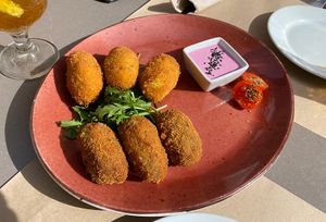 Croquetas de calabaza y setas con Veganesa de remolacha  at Serendipia in Granada