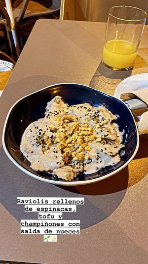 Raviolis salsa de nueces at Serendipia in Granada