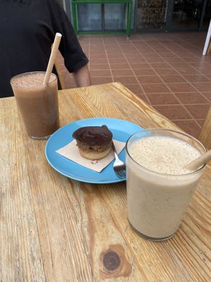 Chocolate coffee smoothie & salted caramel smooth & caramel slice   at Tierra in Tenerife