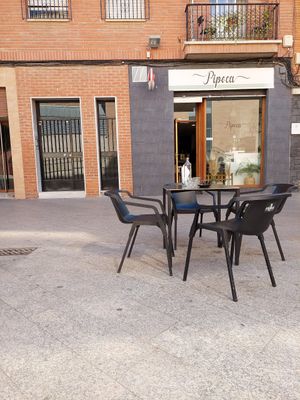 Exterior and outdoor seating at Pipoca in Murcia