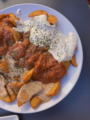 patatas tres salsas  at Pipoca in Murcia