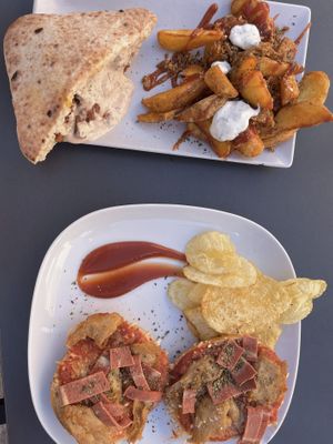 pan naan y bagel pizza  at Pipoca in Murcia