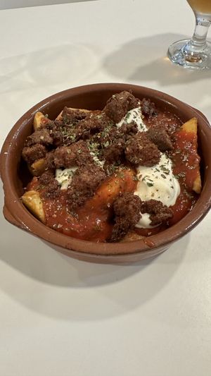 Patatas braves with vegan chorizo 🤤  at Pipoca in Murcia
