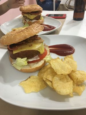 Texas bagel with Beyond Meat at Pipoca in Murcia