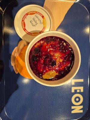 Vegan ruby porridge at STN - LEON in Stansted
