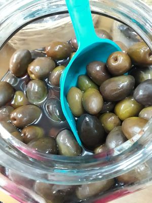 Aceitunas de Til- Til at El Almacen de Delia in Valparaiso