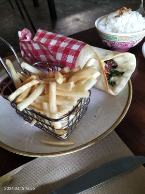 BBQ tofu souvlaki at Yulli's in Byron Bay