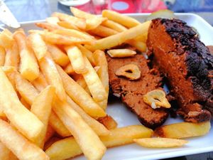 Everyone knows Level Up is the best VegHub in town! This unbelievable VegSteak is so perfectly slow roasted so it’s fork-tender, crispy outside and soft on the inside.  We're sure this Jackfruit/seitan steak will have vegans and non-vegans rave.  at Level Up in Bucharest