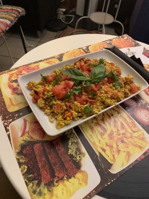 Tofu scramble at Level Up in Bucharest