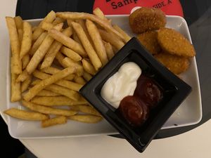 Nugget with fries at Level Up in Bucharest