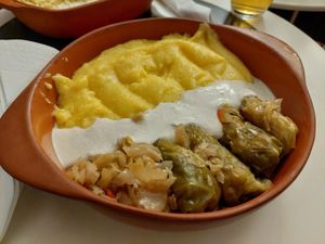 töltött káposzta és puliszka at Level Up in Bucharest