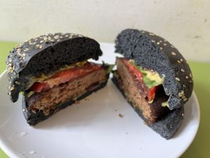 Beyond burger w charcoal buns 🤩  at Level Up in Bucharest