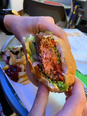Beyond meat vegan burger yumyum at Level Up in Bucharest
