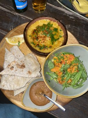 Hummus aus dem Ofen mit veganes Käse   at Nohut in Bielefeld