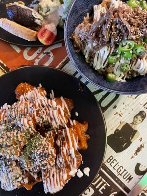 Korean chicken   at Cafe SIVA 카페 시바 in Seoul