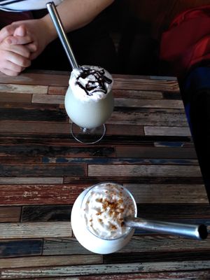 Both were amazing (mint-chocolate and caramel-cinnamon)! at Cafe SIVA 카페 시바 in Seoul