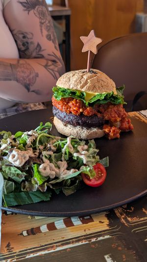 ragu & cheese burger at Cafe SIVA 카페 시바 in Seoul