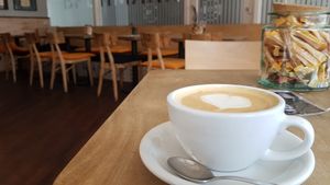 cosy indoor seating at Brühmarkt in Frankfurt