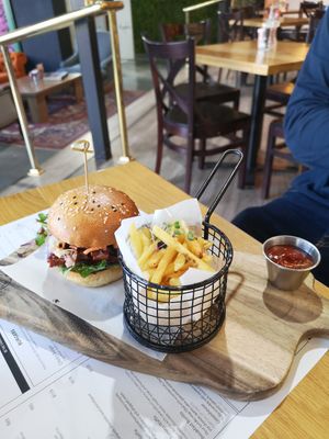 BBQ seitan rib burger at Kaylee's in Johannesburg
