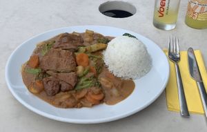 Ente in Erdnusssoße  at Vegefarm in Bremen