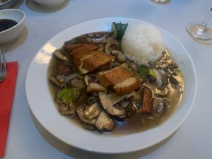 Nr 41: Ente mit Steinchampignons in Ingwer Reiswein Soße  at Vegefarm in Bremen
