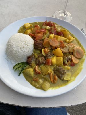 Curry mit veganen Rind  at Vegefarm in Bremen