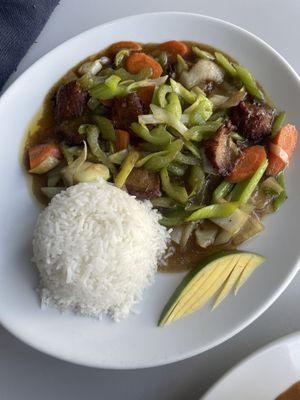 Veganes Huhn mit BBQ-Sauce und Gemüse  at Vegefarm in Bremen