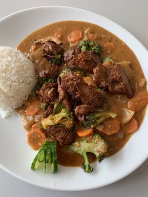 Vegan Duck in Peanut-sauce  at Vegefarm in Bremen