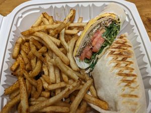 Turkey deli sandwich and fries at Willowbeez Soulveg in Columbus