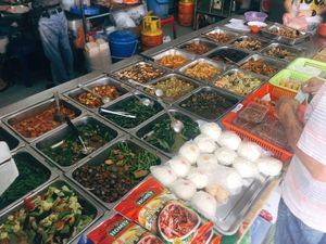 Buns, puffs, nasi lemak 📦 & 🍄jerky too at Meo Heong Lum in Kuantan