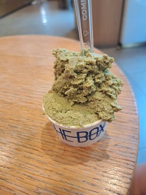 Small cup with pistachio gelato at Out of the Box in Milan