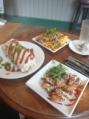 Ignore the messy wings, we started eating before we took the photo! Presentation was great. at Golden Fleece in Nottingham