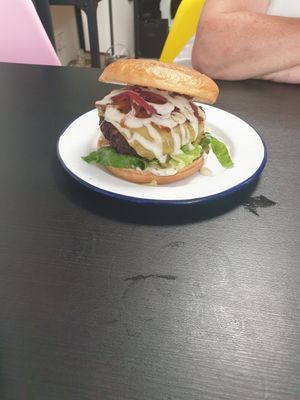 Burger at Golden Fleece in Nottingham