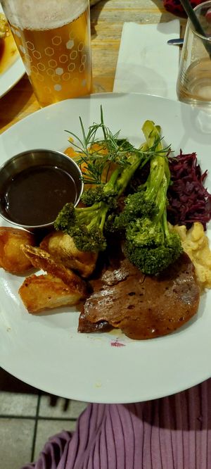 Sunday roast at Golden Fleece in Nottingham