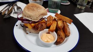 Portion smaller than what it looks like, but tasted really nice at Golden Fleece in Nottingham