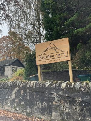 Outside sign at Saorsa 1875 in Pitlochry