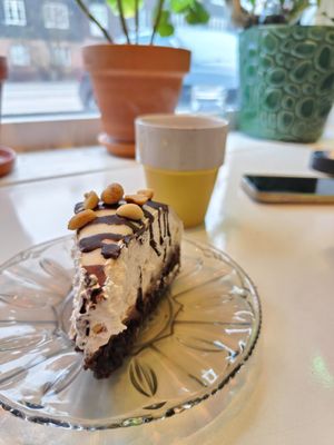 Snickers princess cake, 69kr at VeGofika Göteborg in Gothenburg