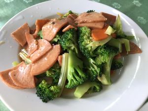 Vegetables and (I think) tofu, ¥30. at Jin Hai Ge Su Si Guan in Shenzhen
