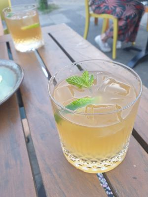 Huisgemaakte kombucha at VanPlanten in Utrecht
